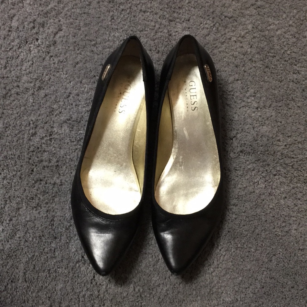 Guess Pointed Heel - Picture 2 of 3